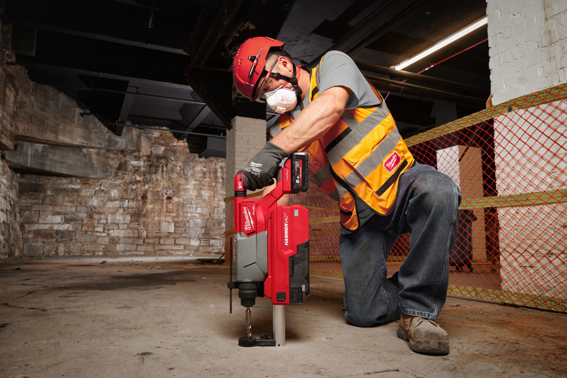 Milwaukee M18 FDDEL32-0 porelszívó Autopulse™ funkcióval M18 ​​​​​​​FUEL™ 32 mm-es SDS-plus kalapácsokhoz (akku és töltő nélkül) termék fő termékképe